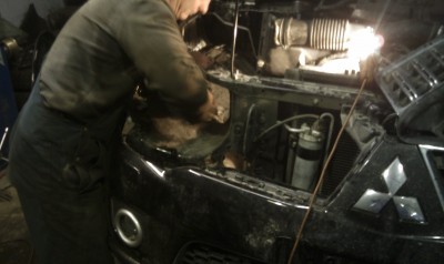 IMAGE_322.jpg (328.97 КБ) 2628 просмотров чтобы глаз не мешал решили и его временно снять (очень грамотно оказалось, ибо сверлить 102-дырку рядом с глазом было бы неудобно)