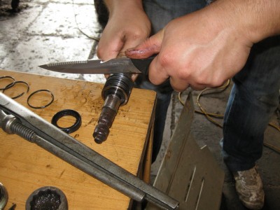 08 снятие уплотнительных колец блок клапанов.JPG