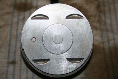 IMG_6637_resize.JPG (161.62 КБ) 51134 просмотра Так выглядит неповрежденный поршень