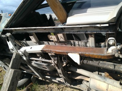 вот так пришлось срезать порог и вырезать пол полика левой стороны.