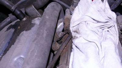 Проводка пятой форсунки. Оголенная часть была под болтом.