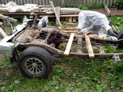коробка и движок снимаются вдвоем без проблем