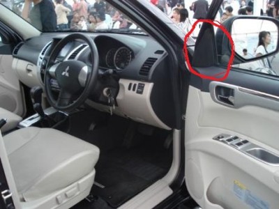 2009-Mitsubishi-Pajero-Sport-driver-seat.jpg