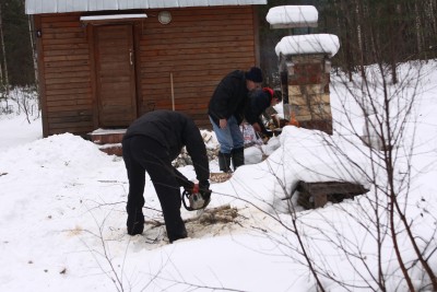 Приехали на базу и готовимся к первому перекусу...
