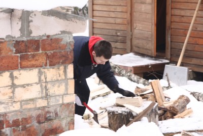 Самые ответственные занялись подготовкой к ночлегу...