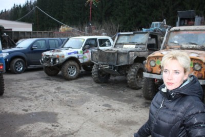 еще одна парковка вдоль леса