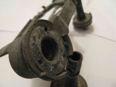 Боковое зеркало 004.jpg (50.6 КБ) 597 просмотров Тут нету. видать потерялось когда-то. без него никак, аднака