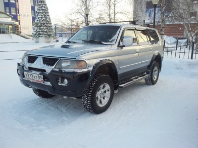 Вот как выглядит на резине 245/70R16 и пружинах от короткого пыжа. Согласен, арки большие. Поэтому планирую переходить на 285/75R16...