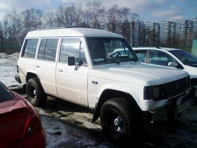На самом деле он белый (но не пушистый)))
