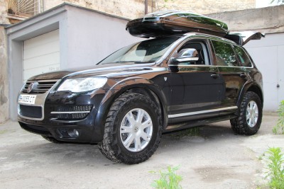 Touareg_V10_on_Kumho_Road_Venture_KL71_MT_33X12.5R18_(305_60_R18)_002.jpg