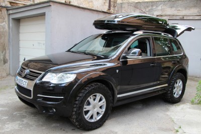 Touareg_V10_on_Kumho_Road_Venture_KL71_MT_33X12.5R18_(305_60_R18)_004.jpg