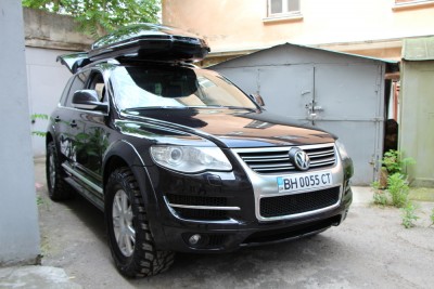 Touareg_V10_on_Kumho_Road_Venture_KL71_MT_33X12.5R18_(305_60_R18)_006.jpg