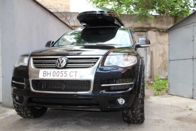 Touareg_V10_on_Kumho_Road_Venture_KL71_MT_33X12.5R18_(305_60_R18)_008.jpg