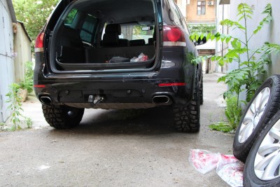 Touareg_V10_on_Kumho_Road_Venture_KL71_MT_33X12.5R18_(305_60_R18)_012.jpg