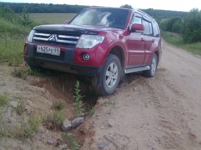 Красный на испытаниях кузова.jpg