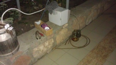 А у хозяина процесс идёт почти круглосуточно, аж аппарат уже перегревается, пришлось его и снаружи мокрой тряпкой накрыть.