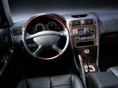 Mitsubishi_Galant_Sedan_1996.jpg