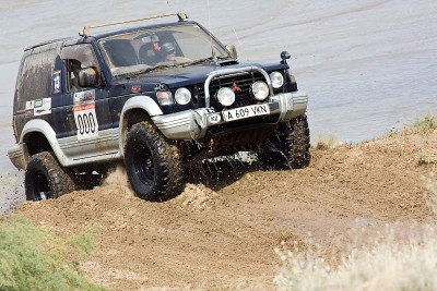 y_22e1812d.jpg (197.22 КБ) 2306 просмотров Установлены калеса SS TSL SSR 305/70/16, река Курты, соревнования
