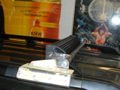 Изображение 882.jpg (691.23 КБ) 2128 просмотров С торца виден винт М10 под внутренний шестигранник, который через ввареную гайку, притягивает сантехническую трубу-кранштейн на 15 (1/2), через обрезок трубы большего диаметра.