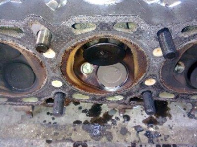 Загнутые клапана на головке двигатель Mitsubishi Sigma 6G72 12кл.