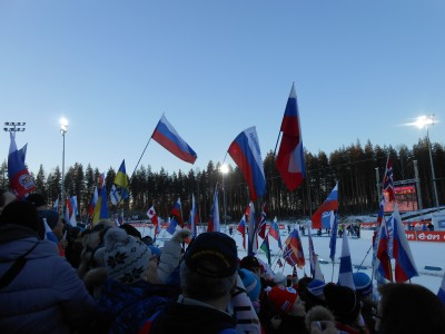 Трибуна А1, перед мужской эстафетой.
