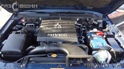 Pajero4_V97W.jpg