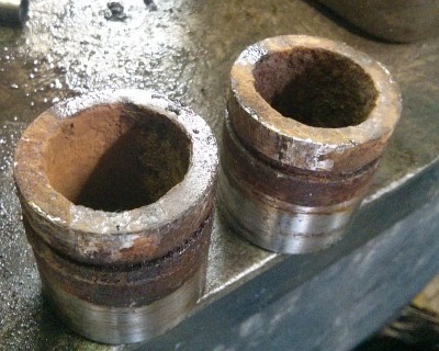 Поршень суппорта заднего MR307395