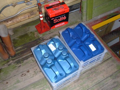 DSCF4091.JPG (710.1 КБ) 1176 просмотров В пробках канистр, вставлены уплотнительные маслостойкие резиновые кольца, отчего канистры, как и бутылки, абсолютно герметичные. Пожалуй для дороги это самая удобная тара, но есть недостаток, при необходимости я не могу из выкинуть, как бывает с порожними бутылками.