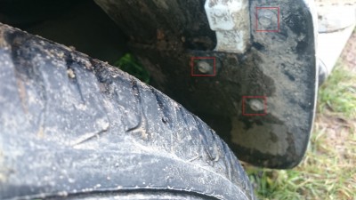 3 болта под брызговик.