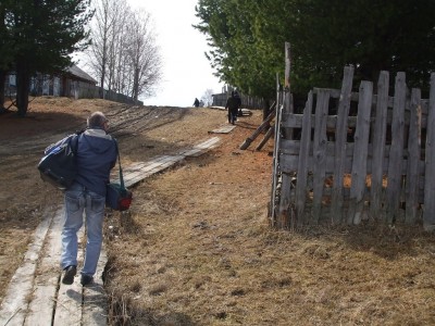 деревянные тротуары...толщина конского навоза в селе наверное метр....