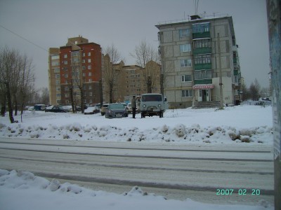 Народ с утра авто готовит к поездке..JPG