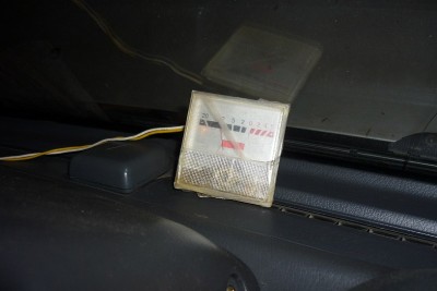 P1130789.JPG (68.04 КБ) 669 просмотров .<br />Ну и собственно сам индикатор...<br />Переменного резистора у меня нет, он заменён постоянным резистором (я его предварительно подобрал по номиналу) и припаян сзади индикатора.<br />Всё это заизолировано прозрачным скотчем.