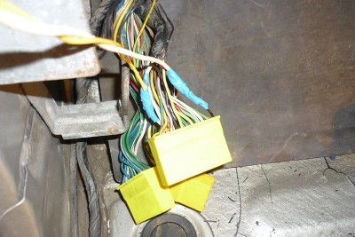 P1130782.JPG (125.27 КБ) 669 просмотров . <br />изолируем<br />на втором (чёрном) проводе делаем то же самое