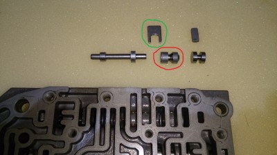 Вот тут не понятно как ставить отмеченные детальки...