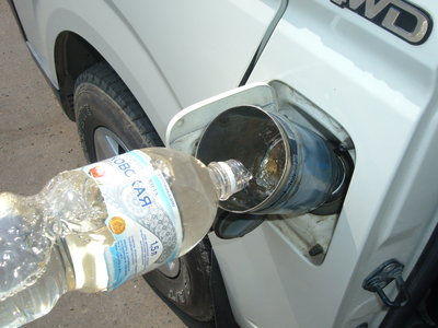 DSCF4068.JPG (693.8 КБ) 457 просмотров Страждущим отпущу: светлое, бутылочное, фильтрованно-отстоенное. В наличии имеются, как зимнее, так и летнее сорта, на любителя. Ценник гуманный, ниже рыночного. Наш девиз: "Чистыми должны быть не только помыслы, но и топливо".