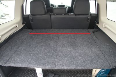 180682646.jpg (153.52 КБ) 634 просмотра Крышки лучше обрезать как по линии, вторую часть прикрутить намертво т.к. при их открывании, приходится задние сидушки ставить в вертикальное положение, мешаются. Тоже этот момент упустил, потом переделывал.