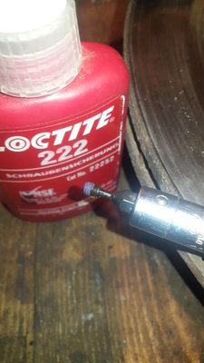 Бонка перед монтажем: фиксируем и герметизируем Loctite 222.