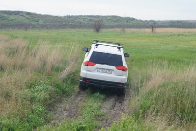 7. Дорога идет вдоль ручья и поворачивает в сторону Гребцово.JPG