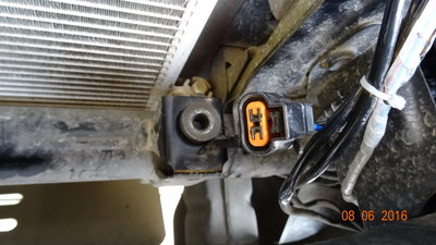 DSC03062.JPG (703.8 КБ) 2015 просмотров Два из них, плотно сели в опорные гнёзда на раме машины, в которые плотно вошли вновь приваренные ножки.