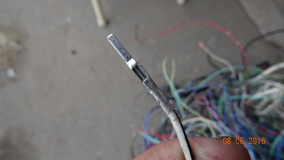 DSC03066.JPG (436.55 КБ) 2015 просмотров Выдернул пару подходящих контактов, и скрутив, воткнул куда надо.