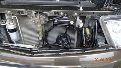 DSC03079.JPG (764.32 КБ) 2015 просмотров А нонче собрал, и всё заработало. Крлсончик, втиснулся тютелька в тютельку, с зазорами по несколько миллиметров, во всех направлениях, и примерно в 5мм от радиатора. В общем всё удачно вышло.