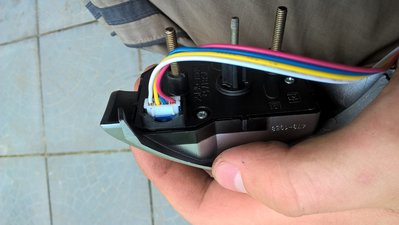 Фирменный провод с фишкой покупать не стал. Вполне подошел шнур от  домофона, встал как родной.