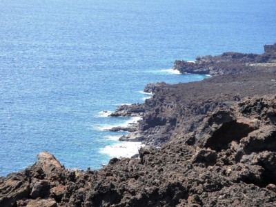 DSC02725.JPG (397.81 КБ) 2416 просмотров Лавовые поля, больше похожие на золоотвалы. Зато океан нереального цвета