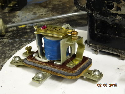 Изображение 1268.jpg (168.42 КБ) 1832 просмотра А вот реле из СССР, есть ещё такие, кое где в магазинах - никаких вопросов по качеству, и коммутируемой нагрузке.