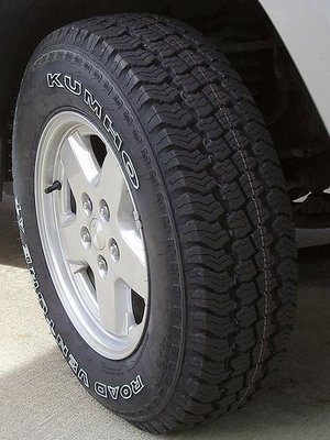 Kumho Road Venture AT KL78