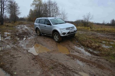 дорога на озеро. глина