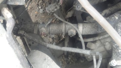 В шниверском радиаторе нет посадочных под датчики вентиляторов. Решил сделать так. Датчики ГАЗ подобраны по температуре, трубки тоже ГАЗ.