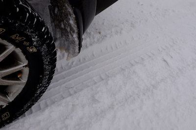 DSCF1790.JPG (125.09 КБ) 1603 просмотра След "легкого" торможения заднего колеса. БЗД включен