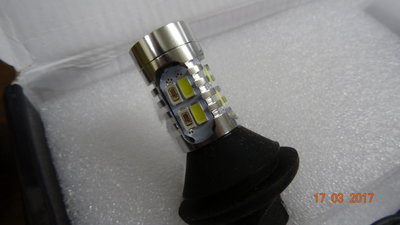 Изображение 2452.jpg (487.25 КБ) 4187 просмотров Сам излучатель, через переходник- имитатор цоколя лампы, подключается к автомобильному патрону лампы поворота, и втыкается в гнездо фары, просто как затычка, потому как посадочное место излучателя, из мягкой губчатой резины - всё достаточно плотно и герметично.