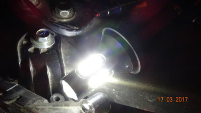 Изображение 2465.jpg (512.86 КБ) 4187 просмотров Сами светодиоды, что белые, что желтые, как и ожидал, греются не сильно, так что тепловой режим внутри фары, будет более чем щадящий и на её оптические свойства, надеюсь сильно не повлияют.<br />Основную, львиную долю энергии, поглощает, а точнее рассеивает, именно балластная обманка - но она ведь снаружи.